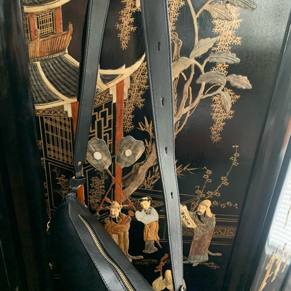 Very chic genuine high end leather/suede crossbody or belt/waist bag. - Picture 7 of 10